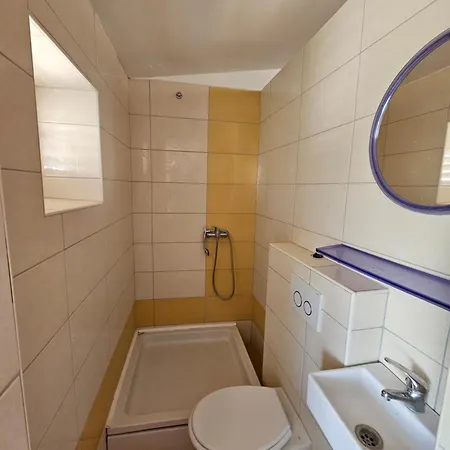 Autocamp Panorama Apartment Grebastica